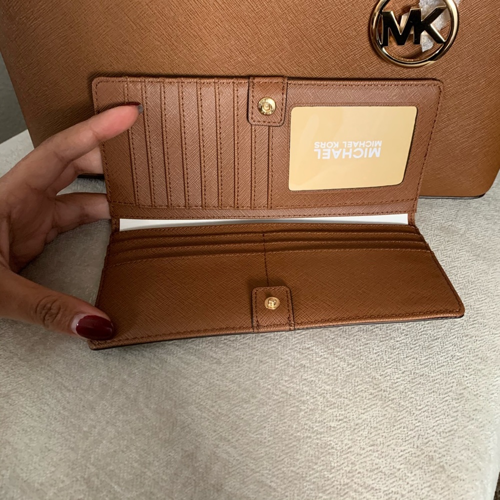 New MK set ♥️ hot deal - Picture 3 of 5